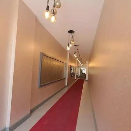 Location Free Wifi Ac Parking Garage *